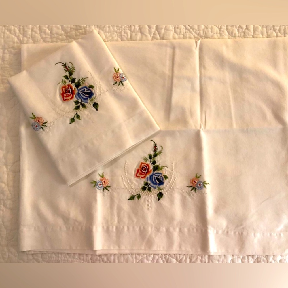 VINTAGE EMBROIDERED PILLOWCASES